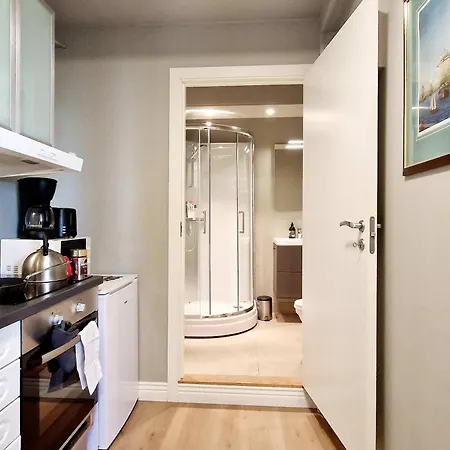 Historic Townhouse - 2 Baths 3 Floors 100 Percent Charm * 卑爾根