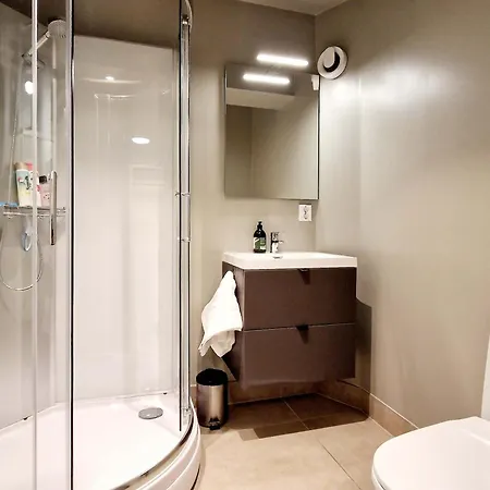 Historic Townhouse - 2 Baths 3 Floors 100 Percent Charm * 卑爾根