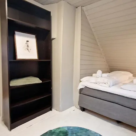 Historic Townhouse - 2 Baths 3 Floors 100 Percent Charm * Bergen