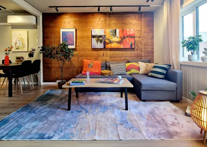 Historic Townhouse - 2 Baths 3 Floors 100 Percent Charm