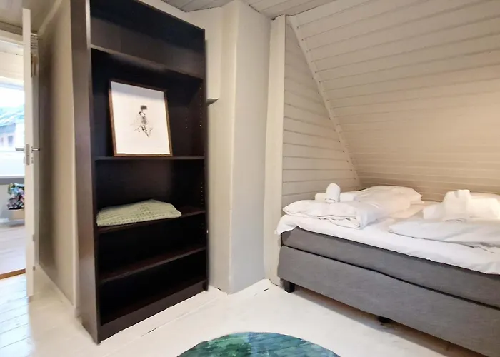 Historic Townhouse - 2 Baths 3 Floors 100 Percent Charm * 베르겐