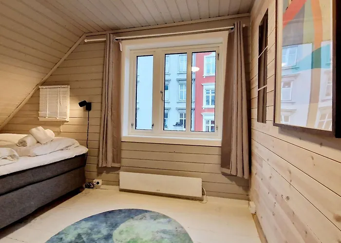 Historic Townhouse - 2 Baths 3 Floors 100 Percent Charm 펜션