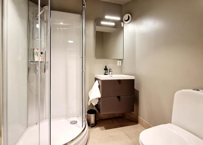 Historic Townhouse - 2 Baths 3 Floors 100 Percent Charm * 베르겐